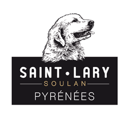Logo of Saint-Lary Soulan with an illustration of a dog's head on top and the words "Pyrénées" below.